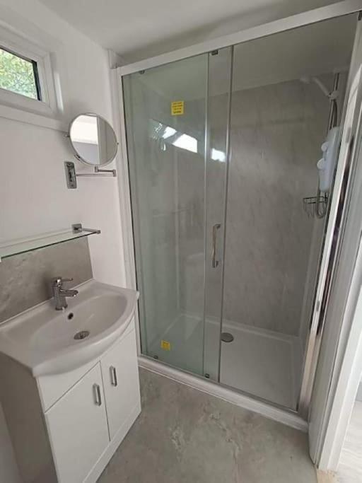 Private Lodge Close To Beaches And Goodwood Felpham المظهر الخارجي الصورة